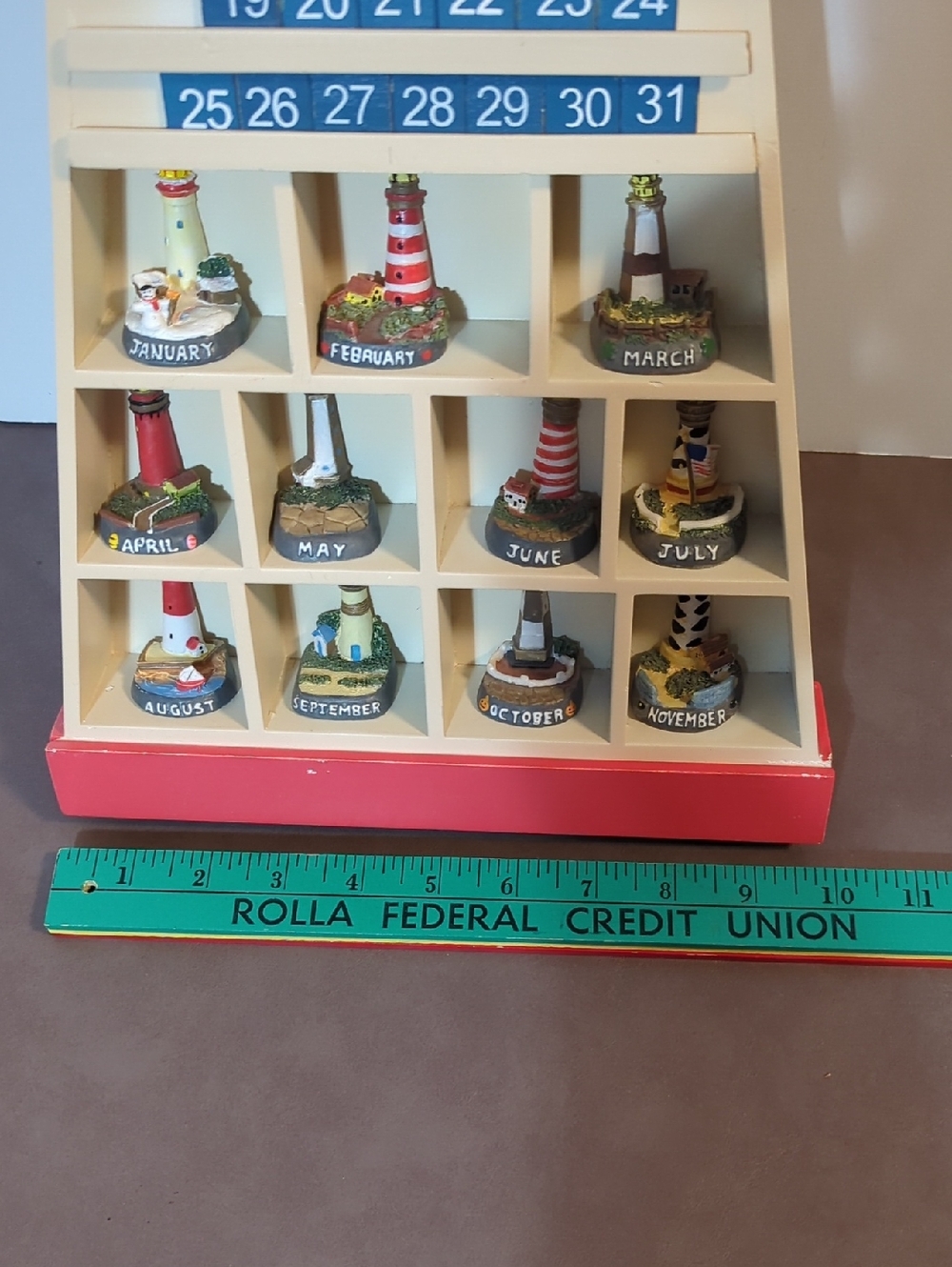 Lighthouse Perpetual Calendar With Wall Shelf With 12 Ceramic Light Houses 1-31 - Picture 13 of 15